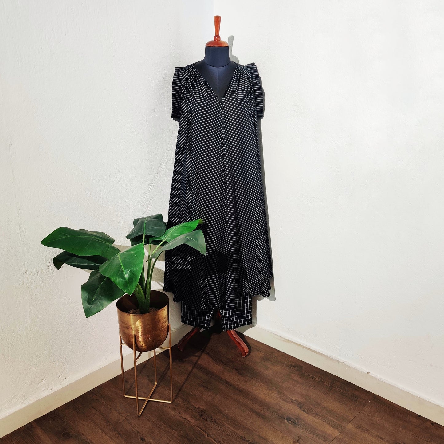Vaani Stripe Black