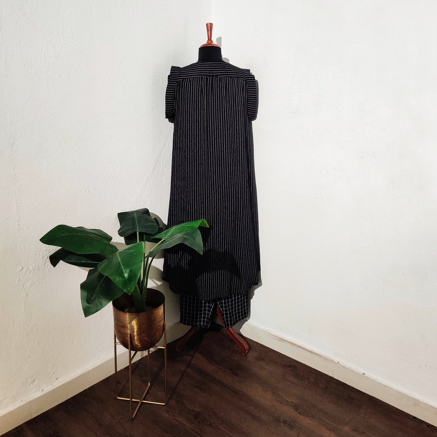 Vaani Stripe Black