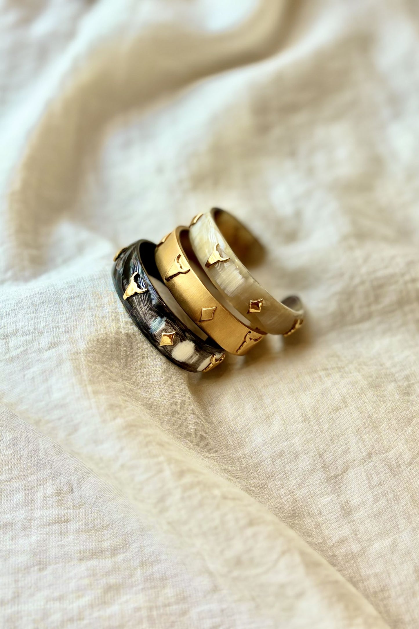Safari iconic cuff