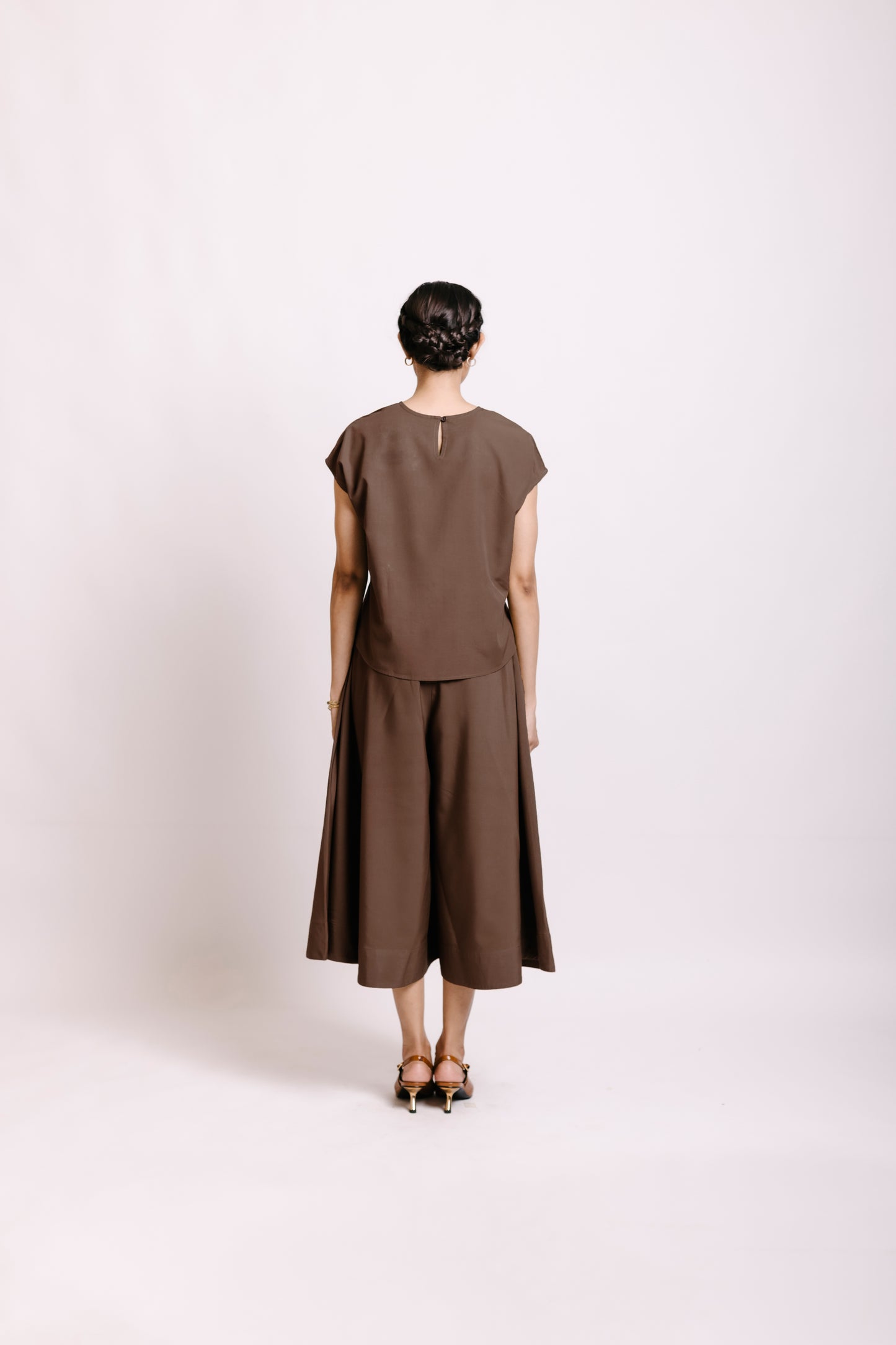 Crew neckline, Flared pant skirt, loose fitted
