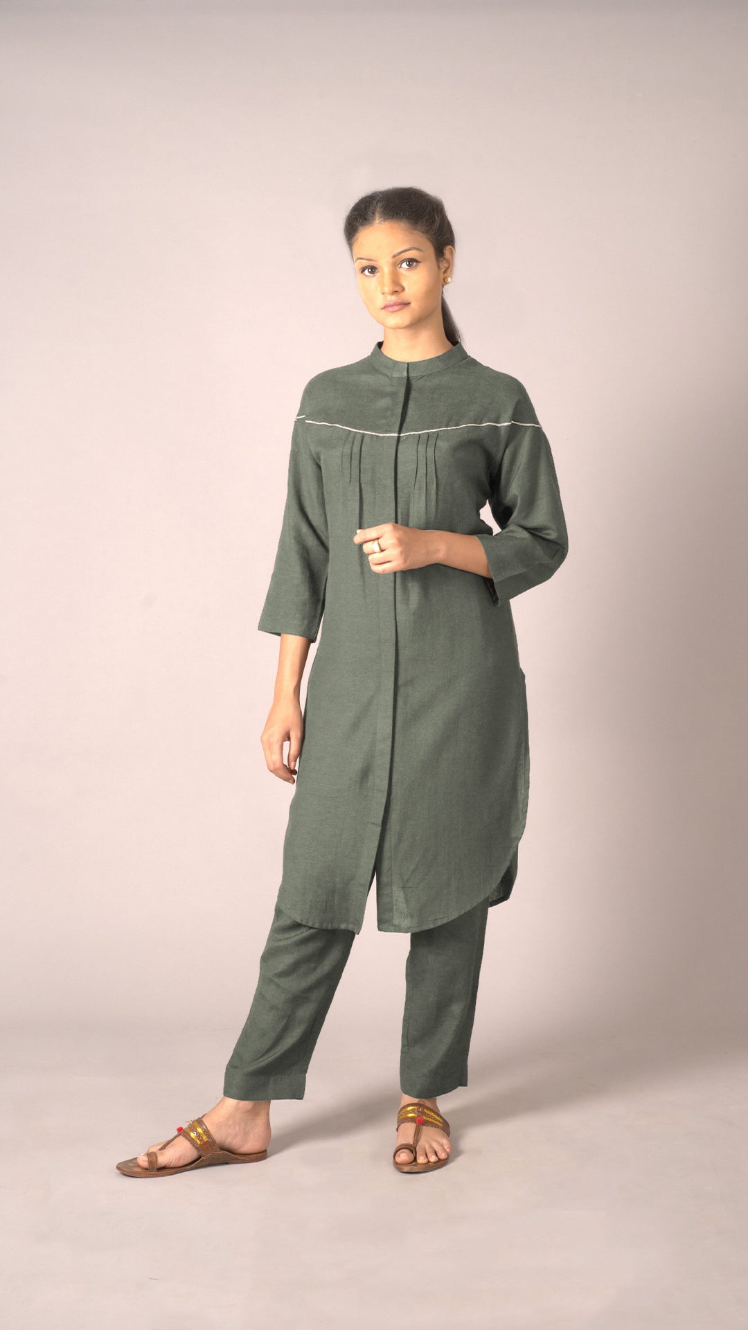 Embroidered Designer Men Kurta Pajama at Rs 1669/set in Surat | ID:  25913234630