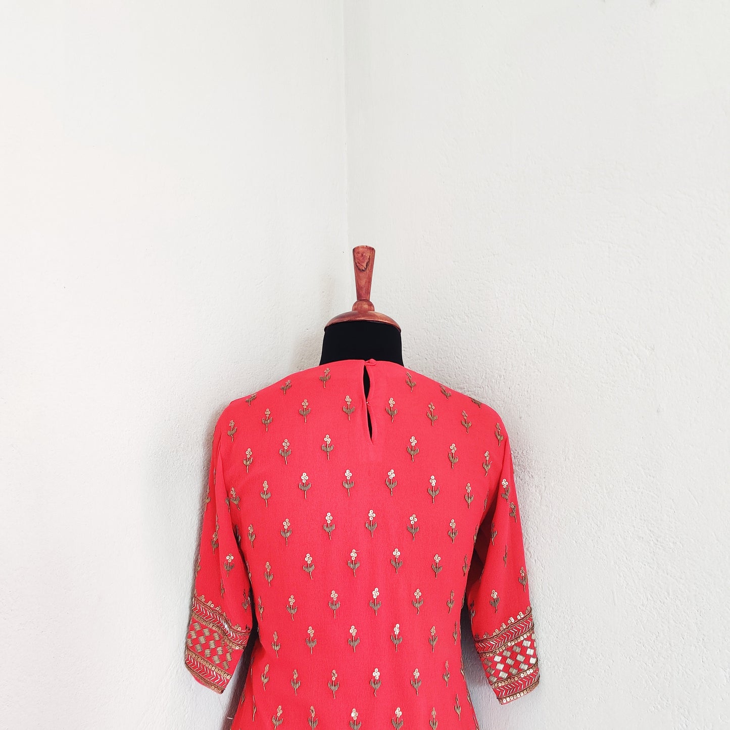 Moomal Red Short-Jhlml Shr-Sld